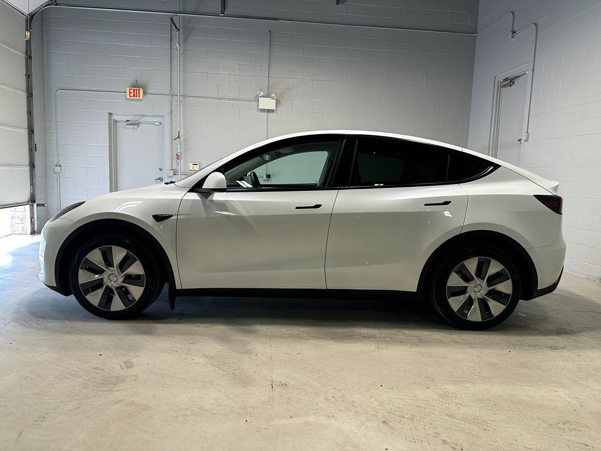 Used 2023 Tesla Model Y AWD image 18