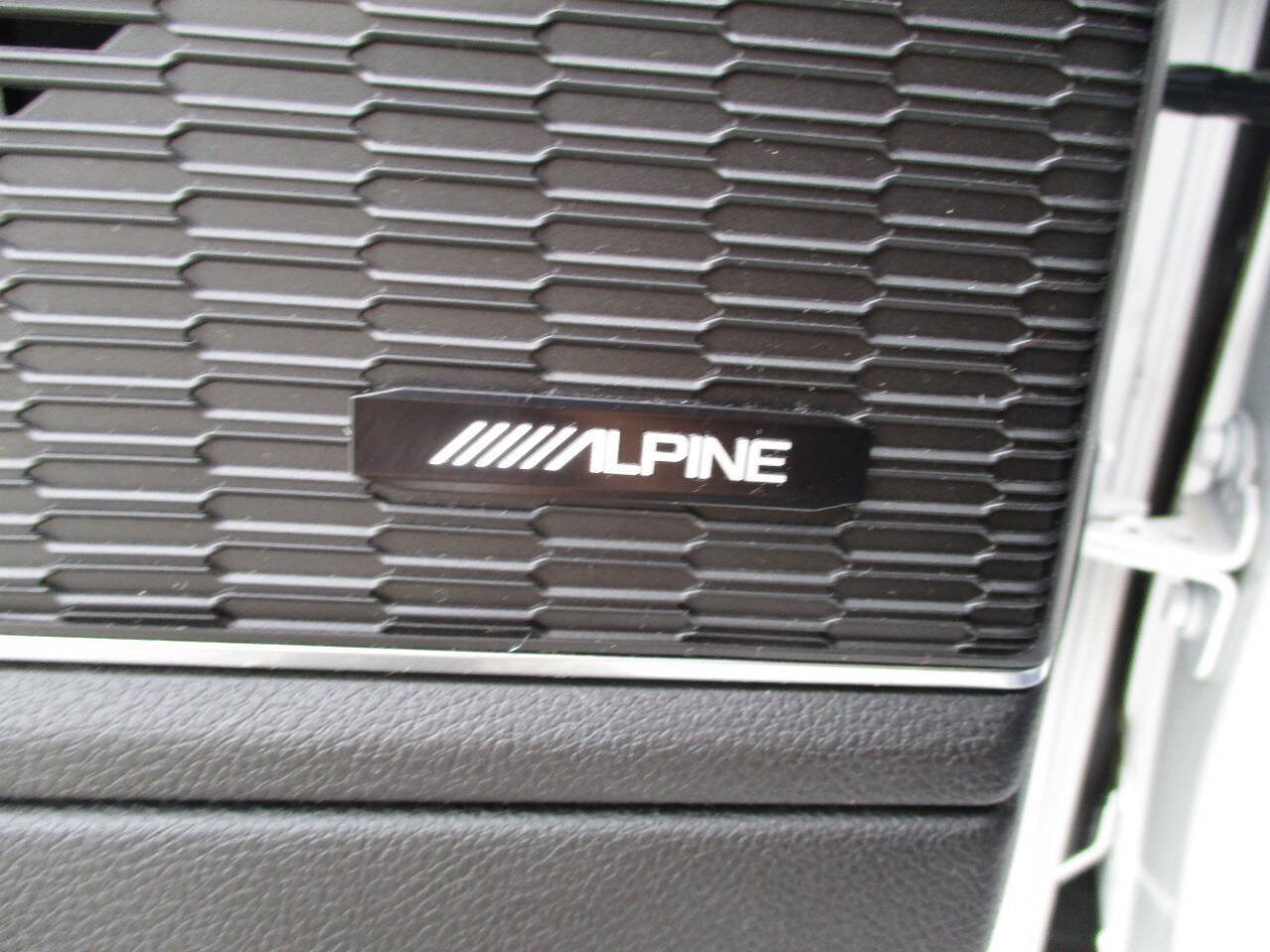 Used 2023 Jeep Grand Cherokee Overland AWD/4WD image 21