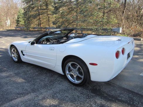Used 2000 Chevrolet Corvette Convertible w/ Memory Pkg image 2
