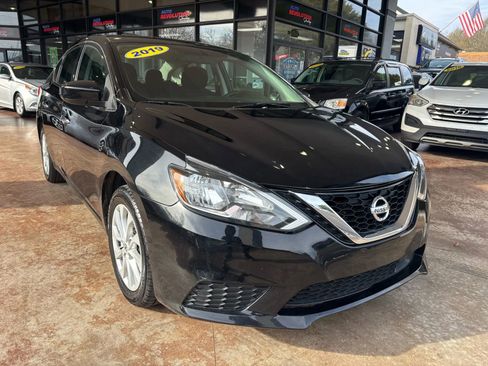 Used 2019 Nissan Sentra SV image 1