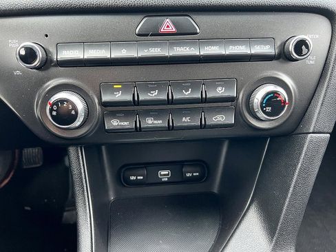 Used 2021 Kia Sportage LX image 17