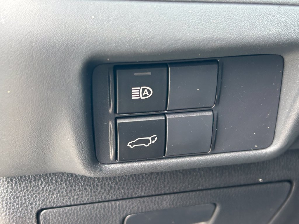 Used 2022 Toyota Highlander XSE FWD image 27