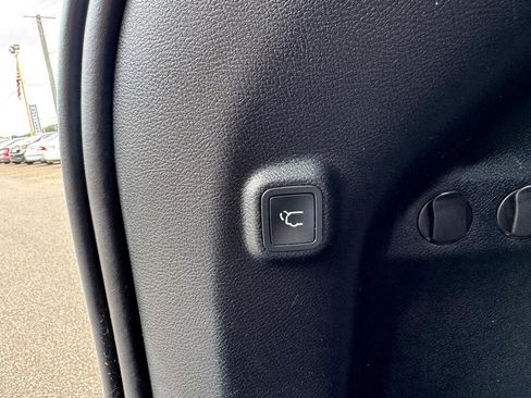 Used 2020 Jeep Cherokee Limited image 31