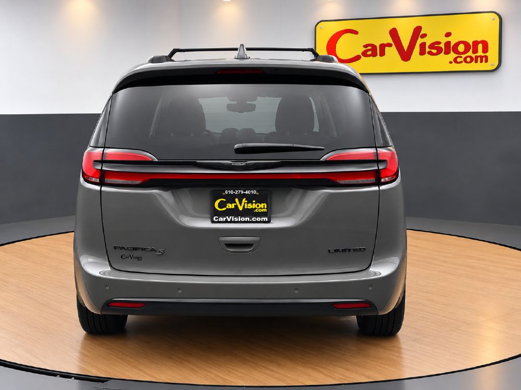 Used 2025 Chrysler Pacifica Limited FWD image 3