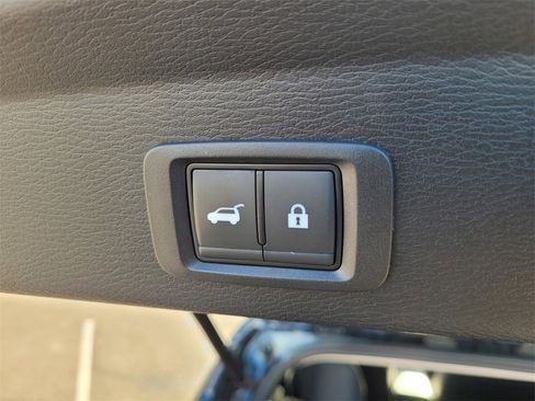 Used 2024 Mitsubishi Outlander SE image 9