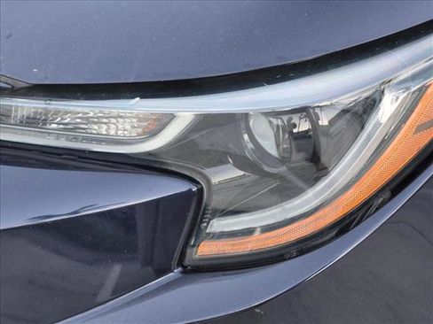 Used 2021 Toyota Corolla LE FWD image 7