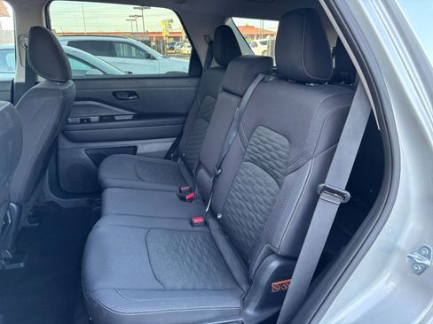 Used 2025 Nissan Pathfinder SV image 41