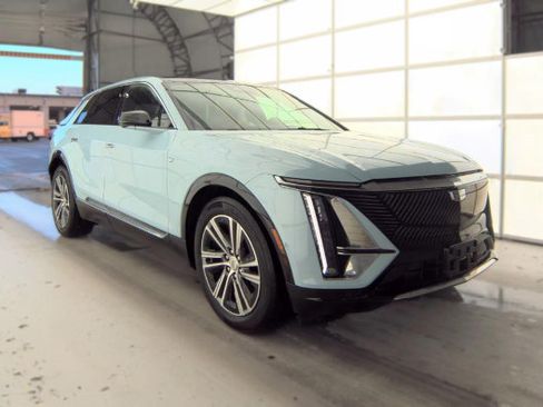 Used 2024 Cadillac Lyriq Luxury w/ LPO, Floor Liner Package AWD/4WD image 2
