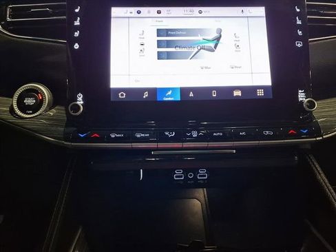 Used 2022 Jeep Wagoneer Series III w/ Flexible Seating Group image 23