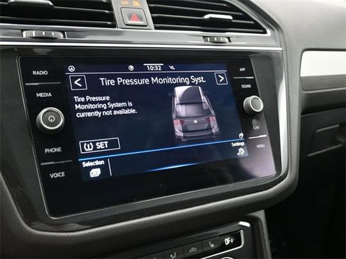 Used 2021 Volkswagen Tiguan SE image 12