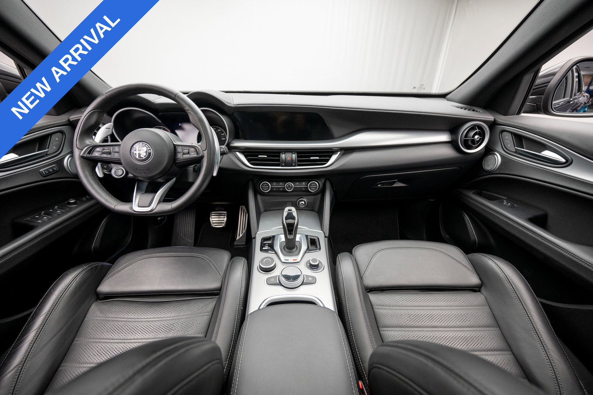 Used 2023 Alfa Romeo Stelvio Veloce AWD/4WD image 10