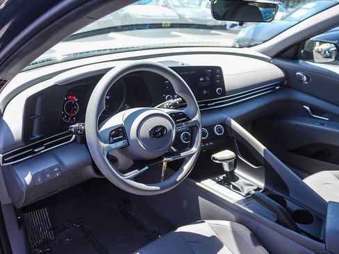 Certified 2023 Hyundai Elantra SE FWD image 22