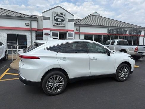 Certified 2024 Toyota Venza Limited image 5