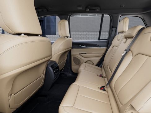 New 2025 Jeep Grand Cherokee Limited image 18