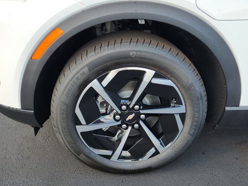 New 2026 Chevrolet Equinox EV LT image 4