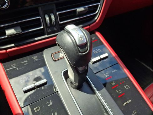 Used 2022 Porsche Macan S AWD/4WD image 13
