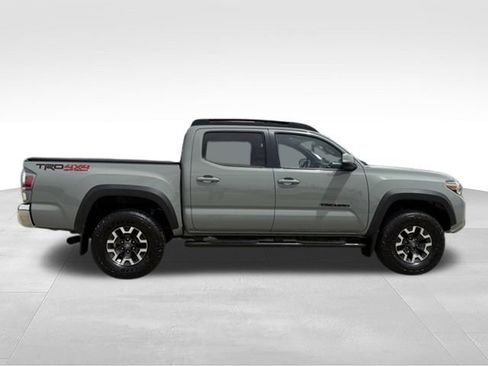 Used 2022 Toyota Tacoma TRD Off-Road w/ Black Out Package (TMS) AWD/4WD image 20