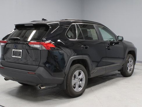 Used 2022 Toyota RAV4 LE image 11