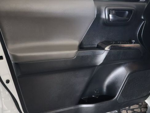 Used 2017 Toyota Tacoma SR5 w/ Tow Package image 15