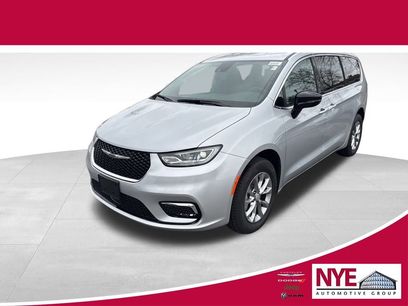 New 2026 Chrysler Pacifica Select