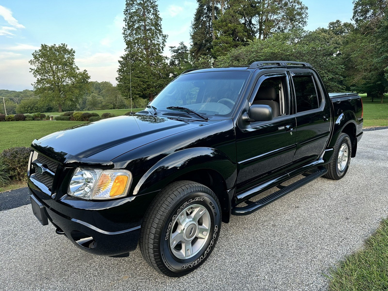 Used 2004 Ford Explorer Sport Trac 4x4 image 4