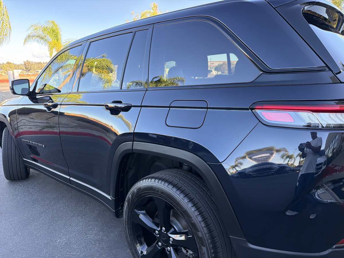 Used 2024 Jeep Grand Cherokee Limited w/ Black Appearance Package RWD image 19