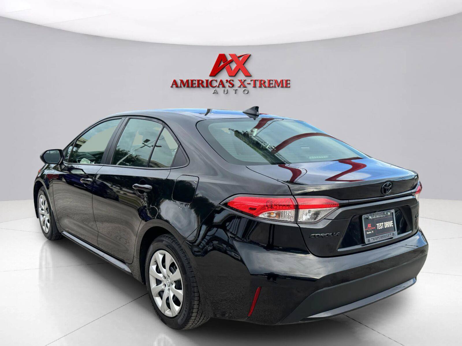 Used 2021 Toyota Corolla LE FWD image 3