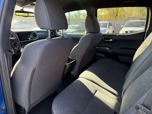 Used 2017 Toyota Tacoma TRD Off-Road w/ Tow Package image 12