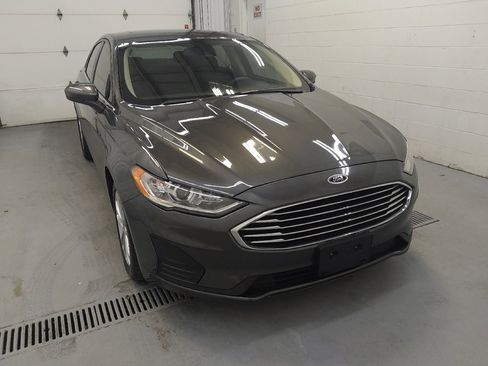 Used 2020 Ford Fusion SE image 13