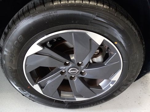 Used 2025 Nissan Rogue SV FWD image 4