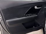 Used 2022 Kia Niro EX image 3