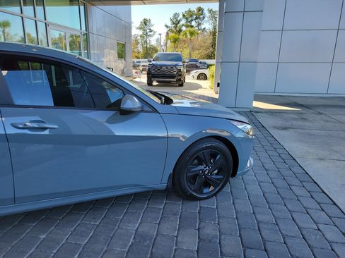 Used 2023 Hyundai Elantra SEL w/ Preferred Accessory Package image 8