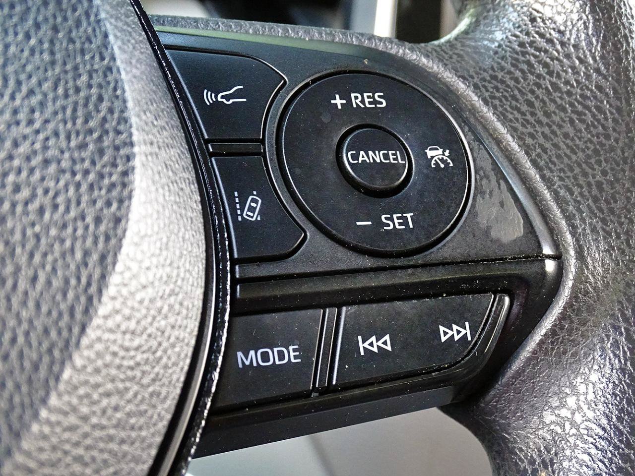 Used 2021 Toyota Corolla LE w/ Carpet Mat Package (TMS) FWD image 27