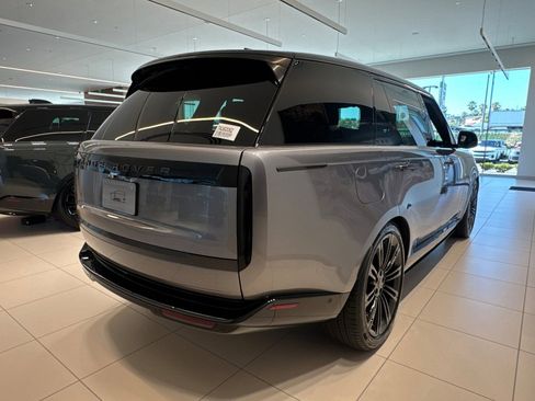 New 2026 Land Rover Range Rover Long Wheelbase SE AWD/4WD image 5
