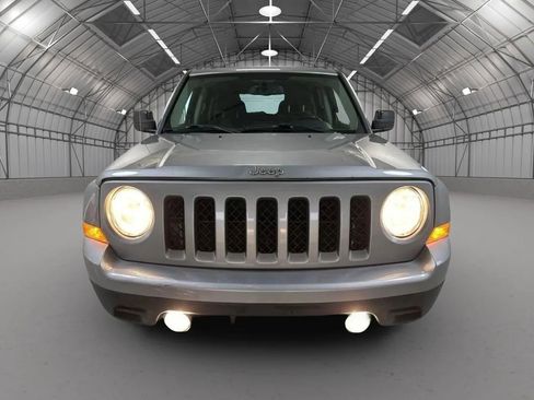 Used 2016 Jeep Patriot Latitude AWD/4WD image 3