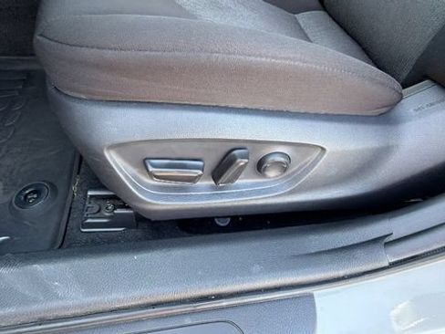 Used 2019 Toyota Camry LE FWD image 21