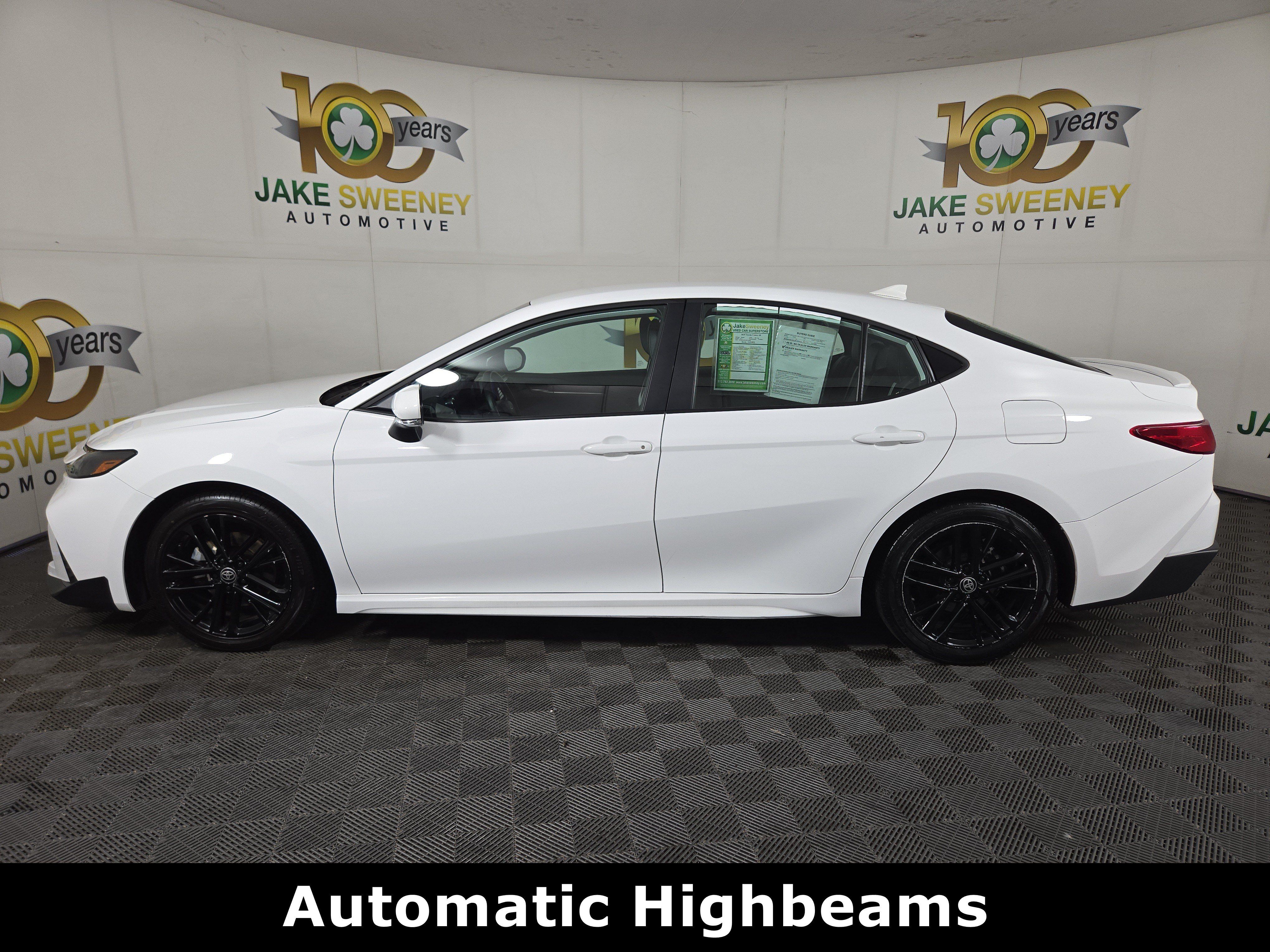 Used 2025 Toyota Camry SE FWD image 4