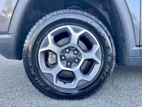 Used 2022 Jeep Compass Trailhawk w/ Trailhawk Convenience Group AWD/4WD image 9