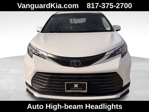 Used 2021 Toyota Sienna LE image 7