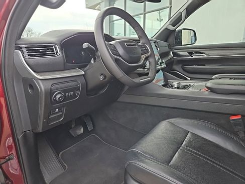 Used 2024 Jeep Wagoneer Series II image 38