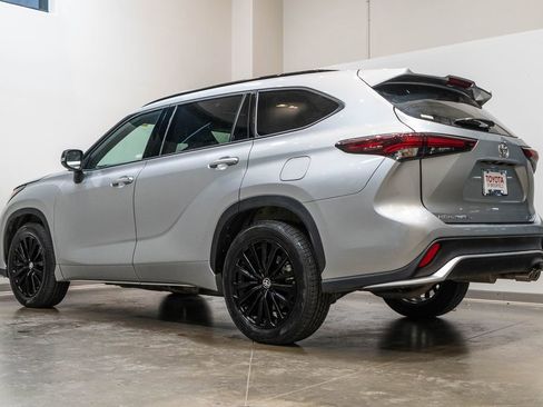 Certified 2025 Toyota Highlander XSE image 6