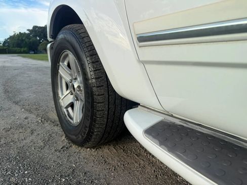 Used 2005 Dodge Durango Limited w/ Trailer Tow Group RWD image 21