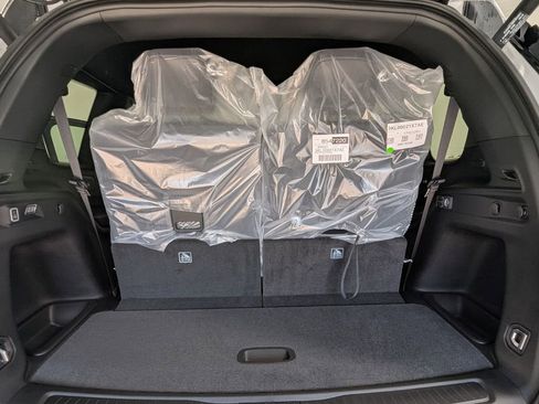 New 2025 Jeep Grand Cherokee L Altitude RWD image 30