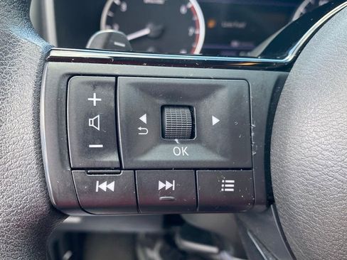 Used 2023 Nissan Rogue SV FWD image 25