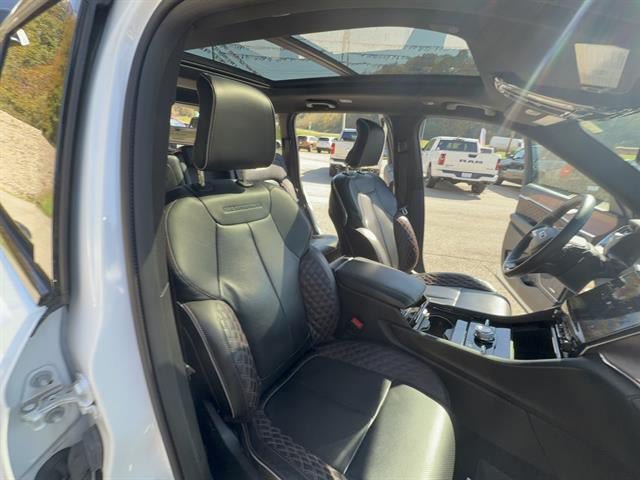Used 2023 Jeep Grand Cherokee Summit w/ Luxury Tech Group V AWD/4WD image 34
