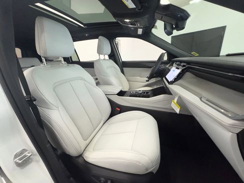 New 2026 Jeep Cherokee Limited image 19