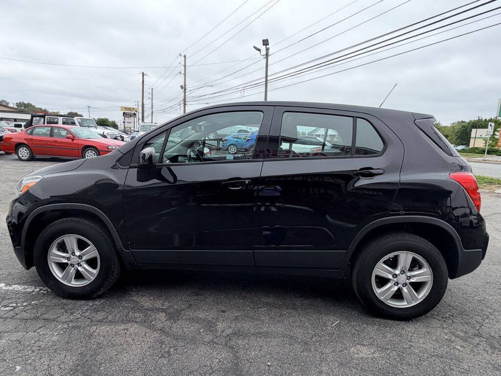 Used 2018 Chevrolet Trax LS AWD/4WD image 3