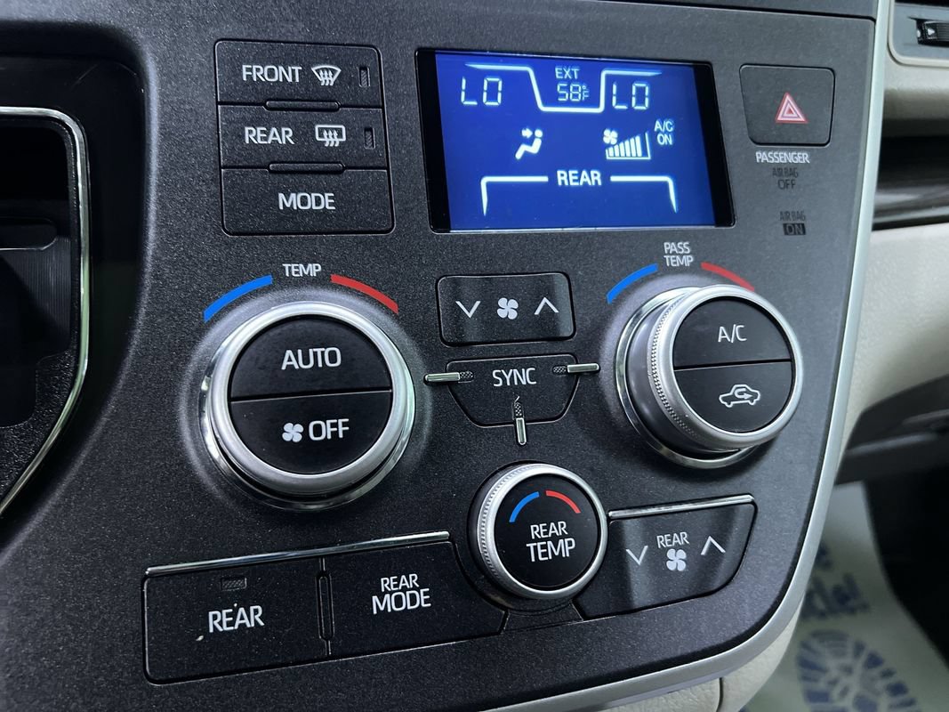 Used 2020 Toyota Sienna XLE w/ XLE Navigation Package FWD image 22