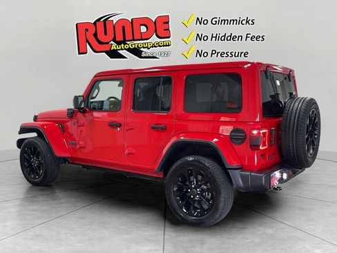 Used 2025 Jeep Wrangler Unlimited Sahara w/ Safety Group AWD/4WD image 4