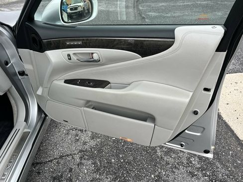 Used 2011 Lexus LS 460 L w/ Luxury Pkg AWD/4WD image 35